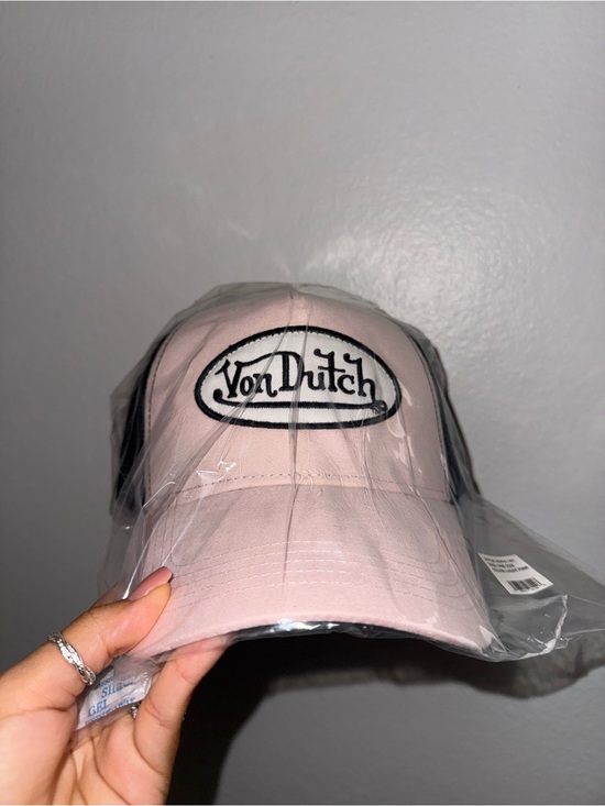 Von Dutch Accessories - Von Dutch Pale Pink and Black Logo Cap